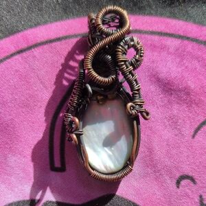 Elegant Wire Wrapped Pendant🎈